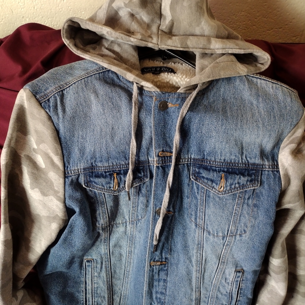 Fire and rain, size Large, jean with camouflage sleeves